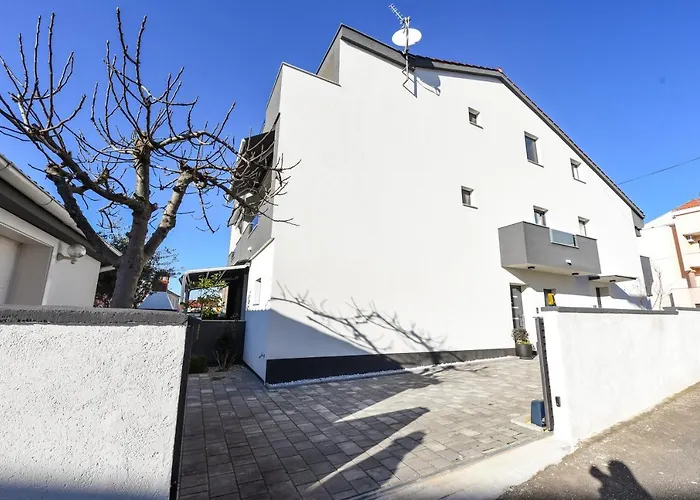 Apartament Lecija
